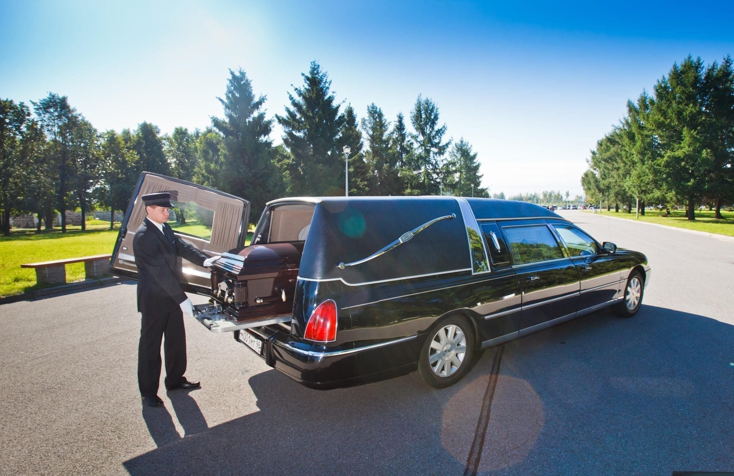 Катафалк –це транспорт, який призначений для транспортування труни з тілом та родичами померлого людини на кладовищі, в крематорії та повернення до місця меморіального обіду.